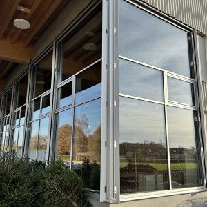 Vogelschutz auf Fassadenglaeser.jpeg