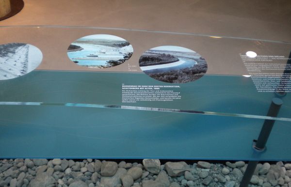 Glas-Vitrine Naturpark Thurauen, Flaach.jpg